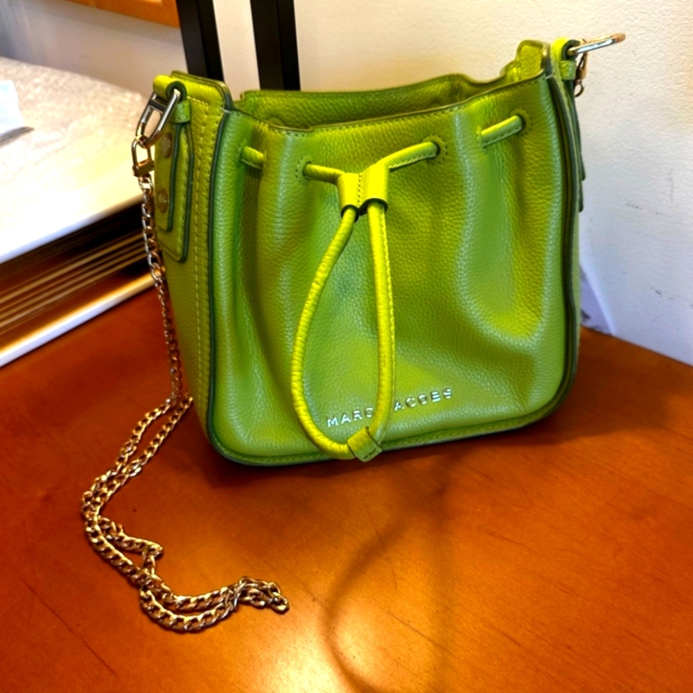Winner Drawing For NWT Marc Jacobs Lime Green Leather Bucket Bag - Picture 2 of 10